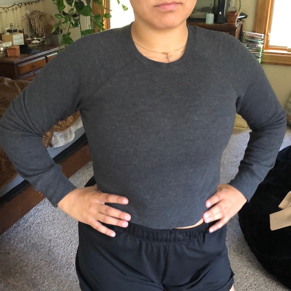 Cropped grey swearshirt